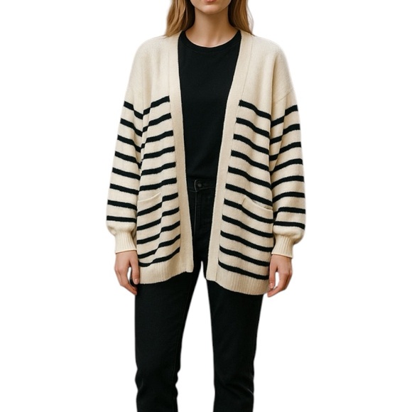 Zara Fuzzy Oversized Knit Striped White Black Long Cardigan Size M/L - Picture 1 of 10